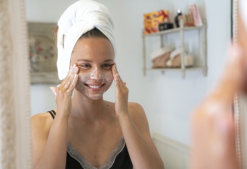 Savon exfoliant gommant au lait d'ânesse et coquille d'huitre