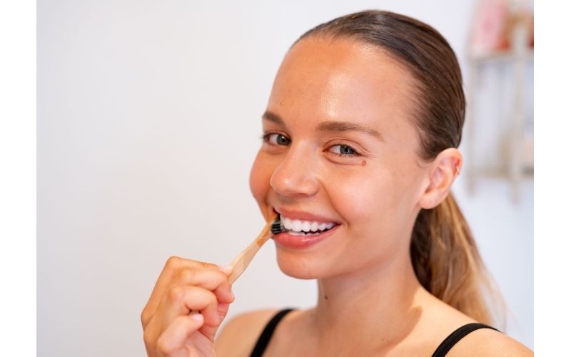 Le dentifrice à croquer pour une nouvelle routine d’hygiène bucco-dentaire.