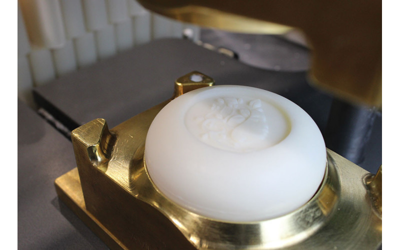 Pourquoi choisir un savon artisanal plutôt qu’un savon industriel ?