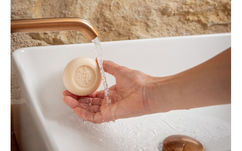 Routine au lait de chèvre : savon, exfoliant et masque pour une peau éclatante